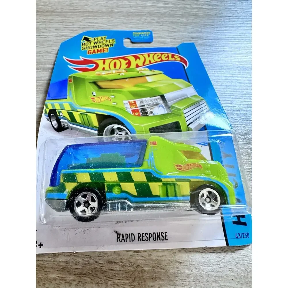 2014 Hot Wheels HW CITY Rapid Response 43/250 Green Car Hotwheels H46